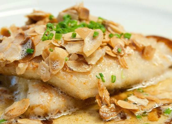 Quick sole in a light butter sauce with golden almond flakes