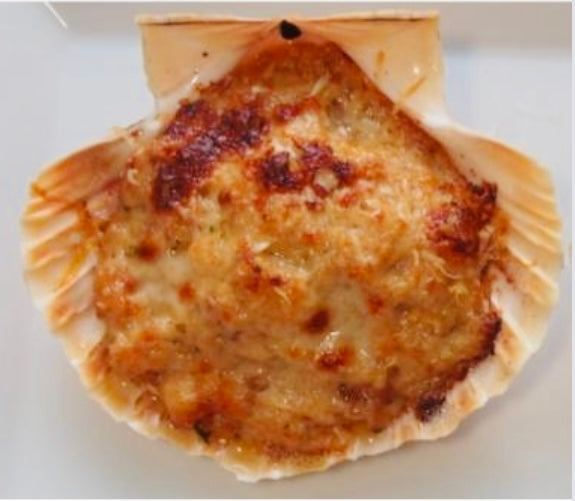 Vieiras gratinadas con bechamel (Scallops gratinated in bechamel)